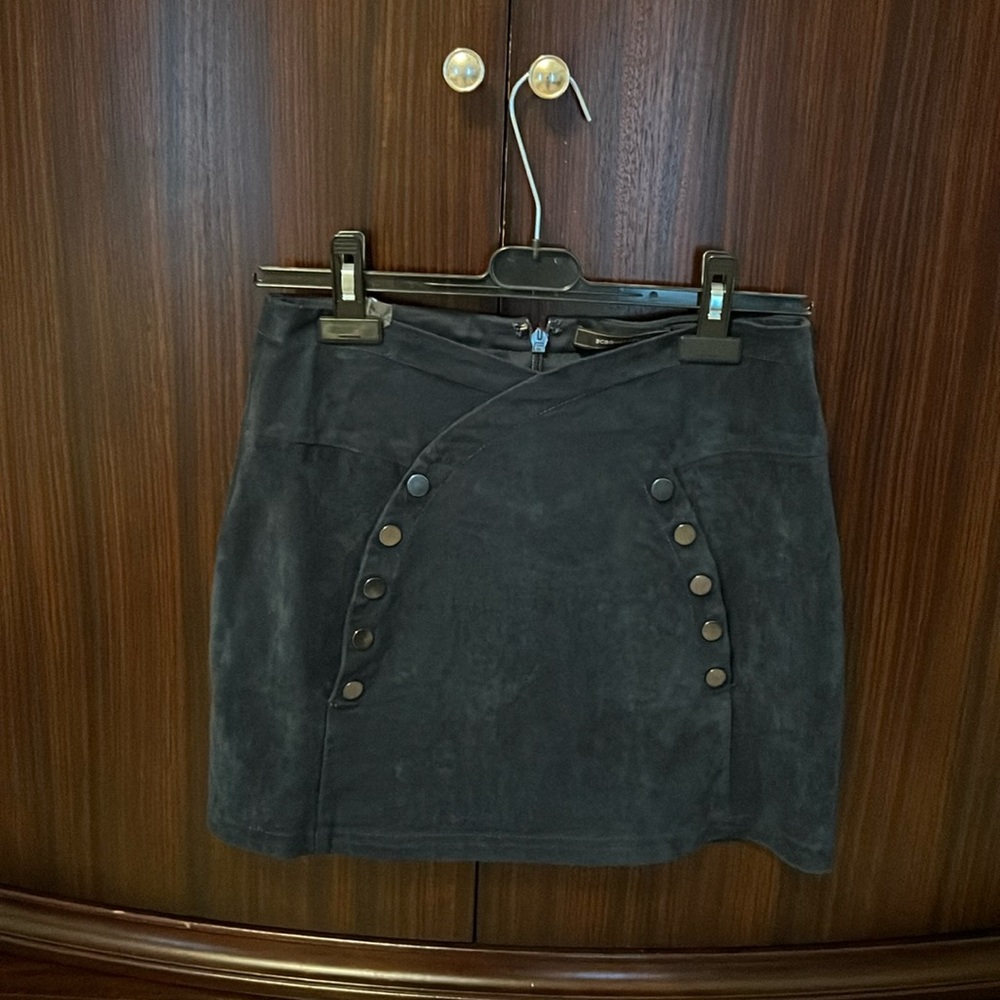 BCBG Maxazria Faux Suede Skirt. Size S.